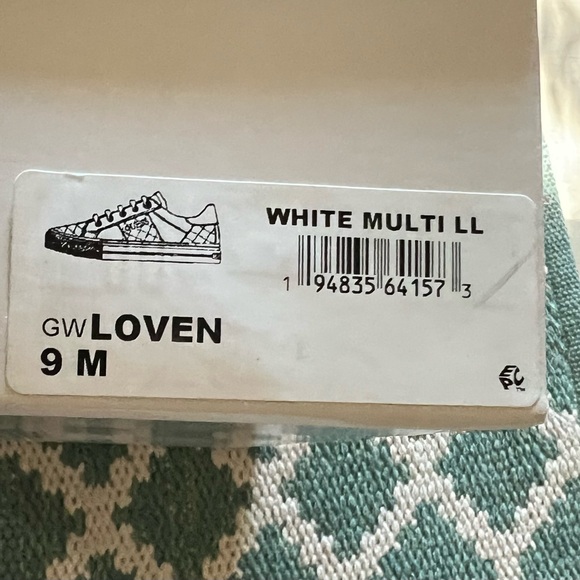 Tennis Shoes - Picture 3 of 6